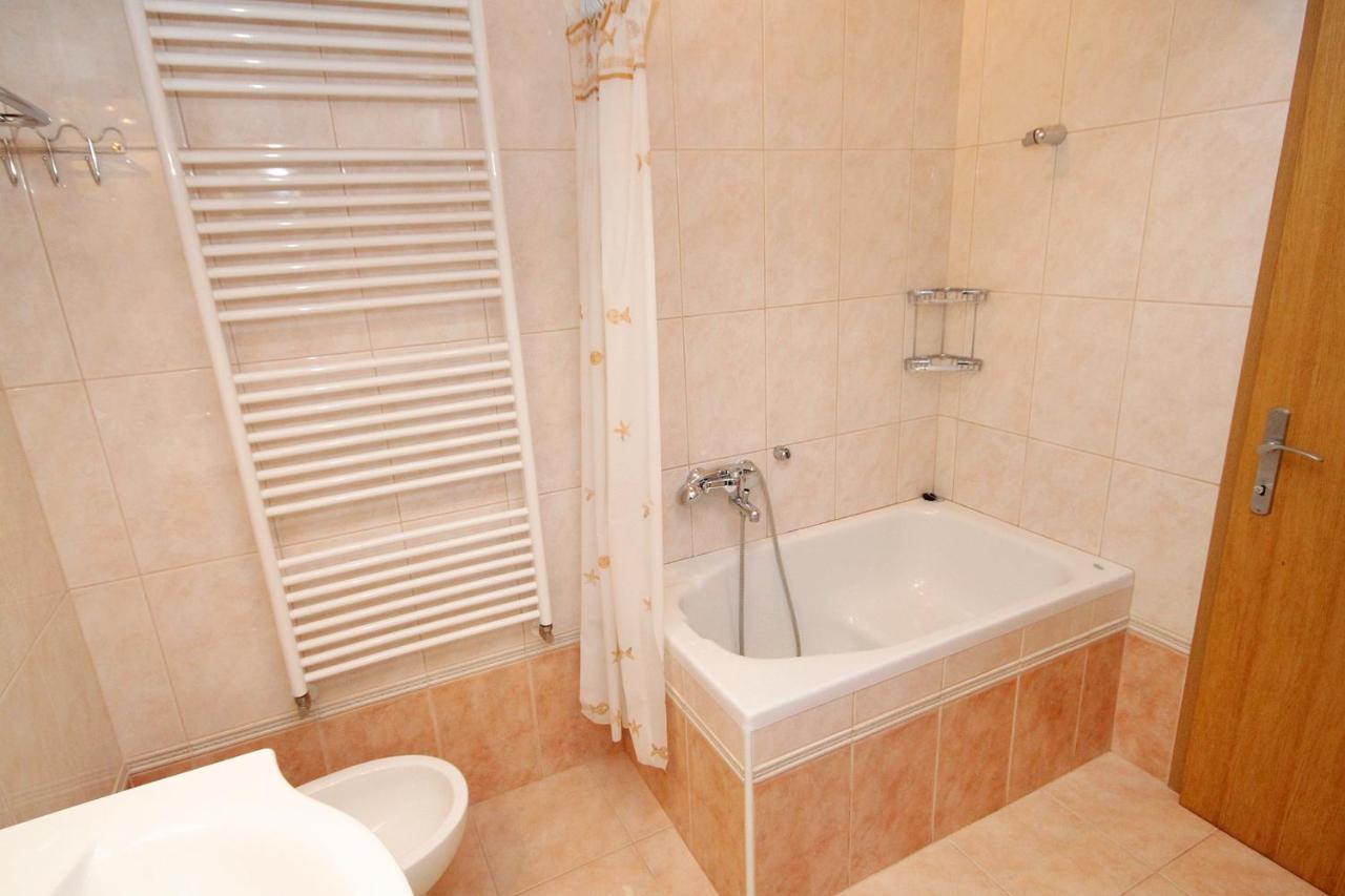 Apartment Klenovica 5580B エクステリア 写真
